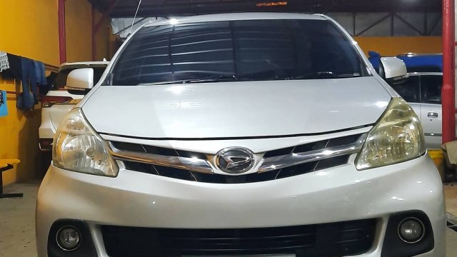 Harga Mobil Xenia Bekas 2013. Jual beli Daihatsu Xenia 2013 bekas murah di Cintamobil