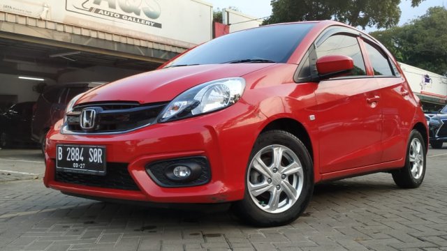 Harga Mobil Brio Merah. Beli mobil Honda Brio 2017 warna Merah bekas, baru: bebas rasa