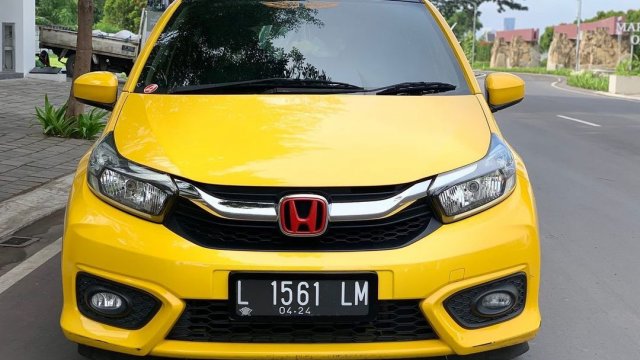 Mobil Honda Brio Kuning. Beli mobil Honda Brio warna Kuning bekas harga murah kualitas