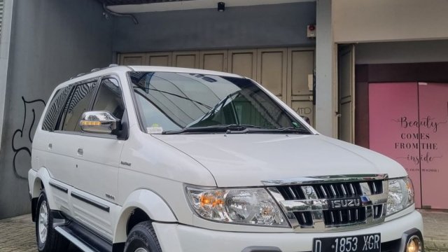 Isuzu Panther Grand Touring 2015. Jual beli Isuzu Panther GRAND TOURING 2015 bekas murah di