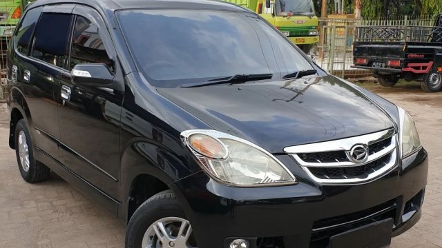 Harga Mobil Xenia Bekas 2010. Jual beli Daihatsu Xenia 2010 bekas murah di Indonesia