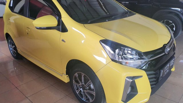 Harga Mobil Ayla Warna Kuning. Beli mobil Daihatsu Ayla warna Kuning bekas harga murah kualitas