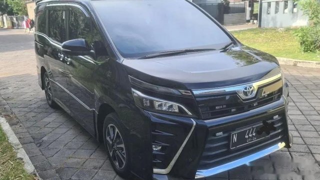 Gambar Mobil Toyota Voxy. Jual beli Toyota Voxy 2019 bekas murah di Indonesia