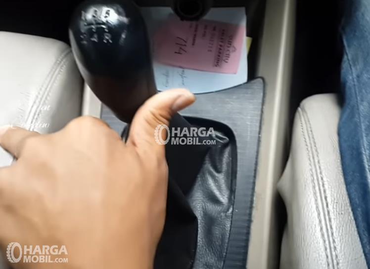 Cara Mengoper Gigi Mobil Manual. Cara Mengoper Gigi Transmisi manual pada Mobil Dengan Mudah