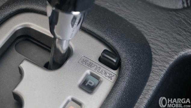 Mengenal Tombol Pada Mobil. Mengenal Fungsi dari Tombol Shift Lock Pada Mobil Matik Yang