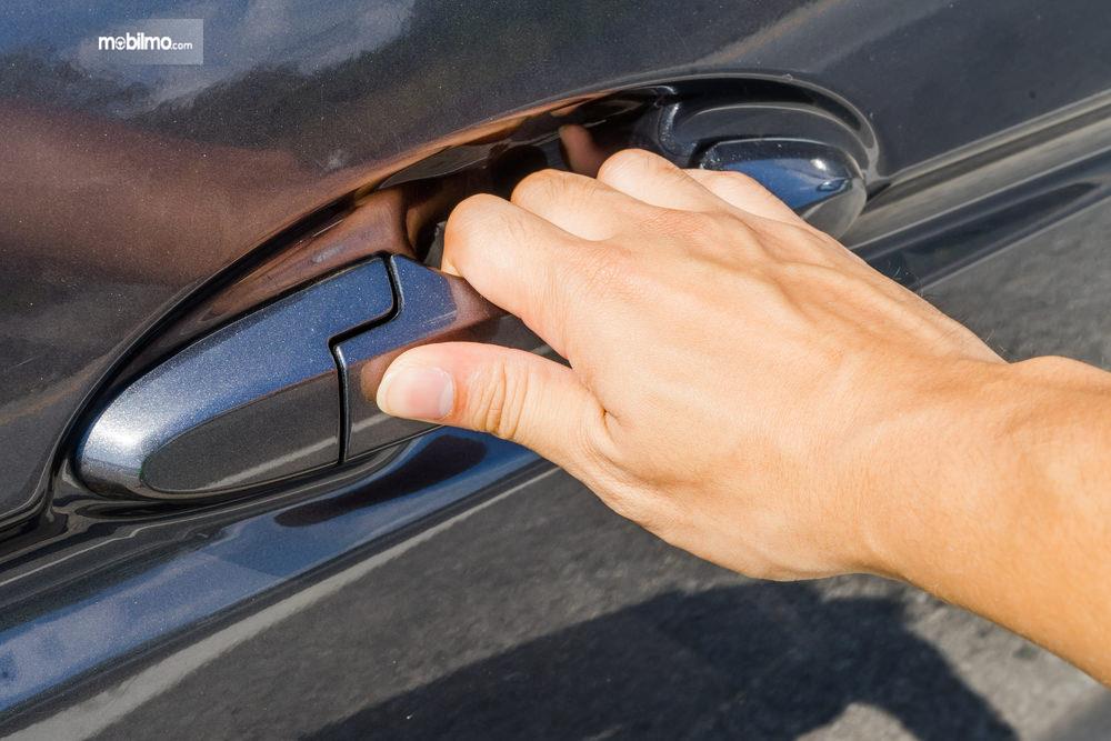 Cara Stel Pintu Mobil. Jangan Anggap Remeh, Ini Pentingnya Penyetelan Pintu