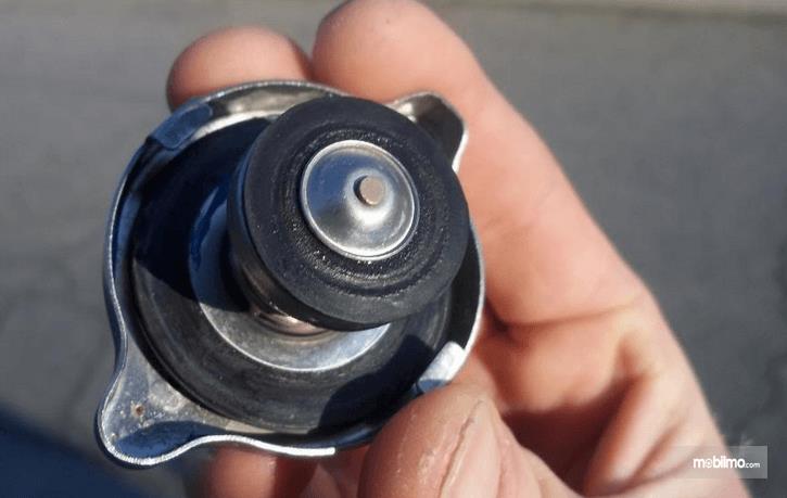 Selang Radiator Mobil Bocor. Waspada, Berikut Komponen Penyebab Radiator Mobil Bocor Yang