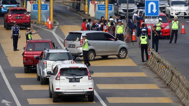 Cara Putar Balik Mobil Manual. Teknik Aman Putar Balik Mobil Di Tengah Jalan