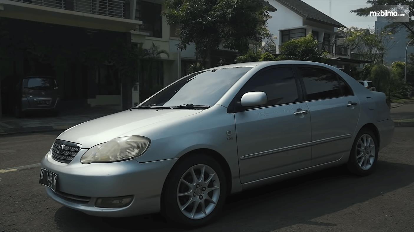 Kelebihan Dan Kekurangan Toyota Altis 2004. Review Toyota Corolla Altis 1.8 G 2005: Sedan Dengan Kabin Mewah