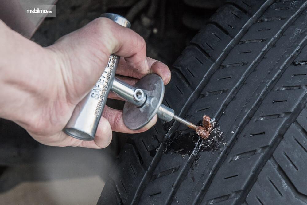 Tambal Ban Mobil Tubeless. Ada Dua Jenis Tambal Ban Tubeless, Mana Yang Terbaik?