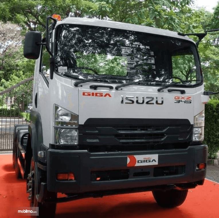 Gambar Truk Isuzu Giga. Review Isuzu Giga Tractor Head GXZ 60 K ABS 2019 : Mobil Truk