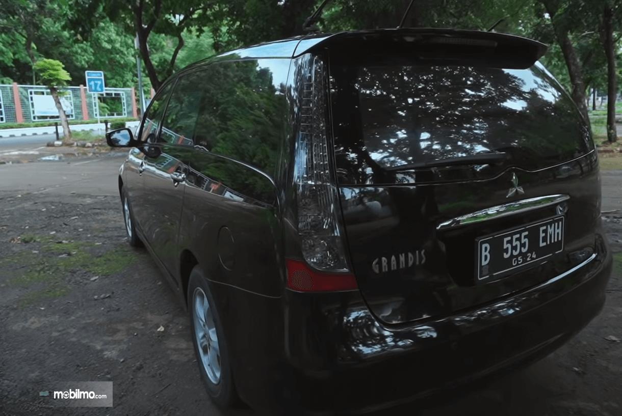 Kelebihan Dan Kekurangan Mitsubishi Grandis 2005. Spesifikasi Mitsubishi Grandis AT 2006 : MPV 7 Seaters Dengan