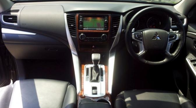 Letak Hand Rem Pajero Sport. Melihat Dari Dekat Desain Interior All New Pajero Sport Dakar 2016