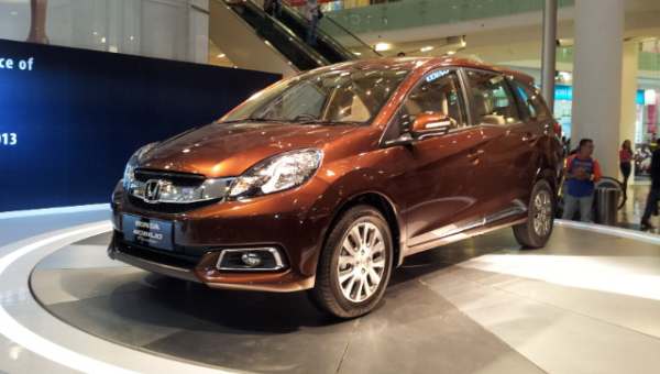 Warna Honda Mobilio Yang Paling Diminati. Warna Honda Mobilio Sedikit Lebih Gelap : Okezone Otomotif