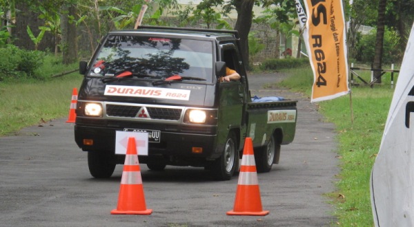 Ban L300 Muatan Berat. Uji Kehandalan Bridgestone Duravis R624 : Okezone Otomotif