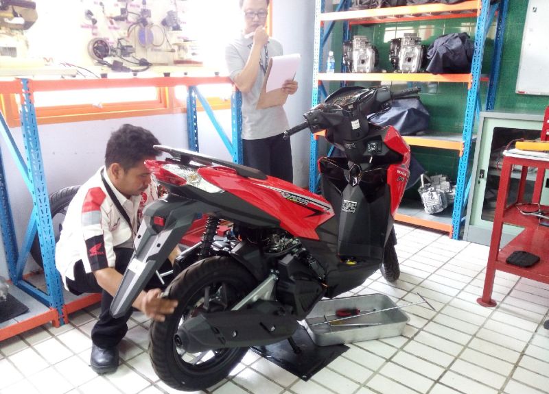 Cara Semprot Injector Cleaner. Sering Semprot Injector Cleaner, Ternyata Ada Risikonya Loh