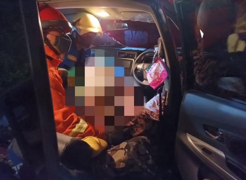 Foto Dalam Mobil Malam. Pria Tewas Dalam Mobil Kondisi Mesin Masih Nyala di Jatinegara