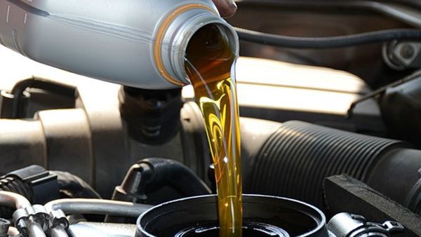 Oli Transmisi Manual Terbaik. Inilah 3 Oli Transmisi Mobil Manual yang Bagus dengan Harga
