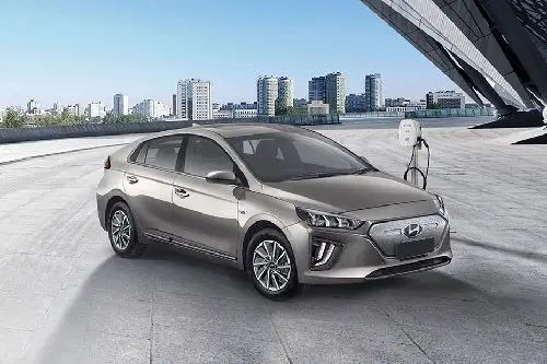 Mobil Listrik Hyundai Harga. Hyundai Ioniq 2022 Harga OTR, Promo Maret, Spesifikasi & Review