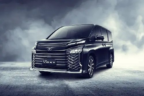 Berapa Harga Mobil Voxy. Toyota Voxy 2022 Harga OTR, Promo Maret, Spesifikasi & Review