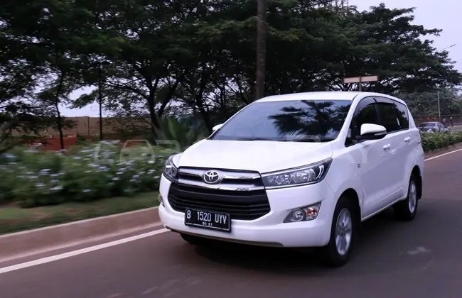 Test Drive All New Kijang Innova. First Drive: Toyota All New Kijang Innova V 2.0 M/T