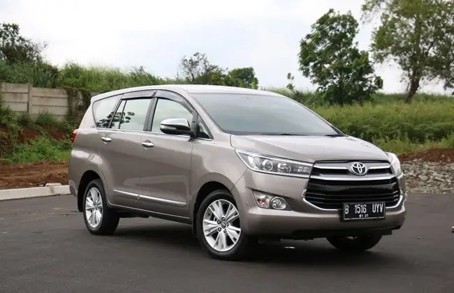 Konsumsi Bbm Innova Bensin Vs Diesel. Pilih Toyota Kijang Innova Bensin atau Diesel?