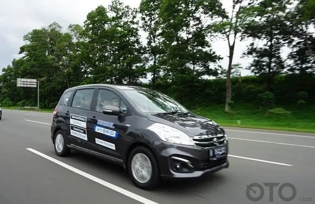 Harga Suzuki Ertiga Diesel Hybrid. Beli Suzuki Ertiga Hybrid ZDi Diesel 2017 Bekas? Ini Plus Minusnya