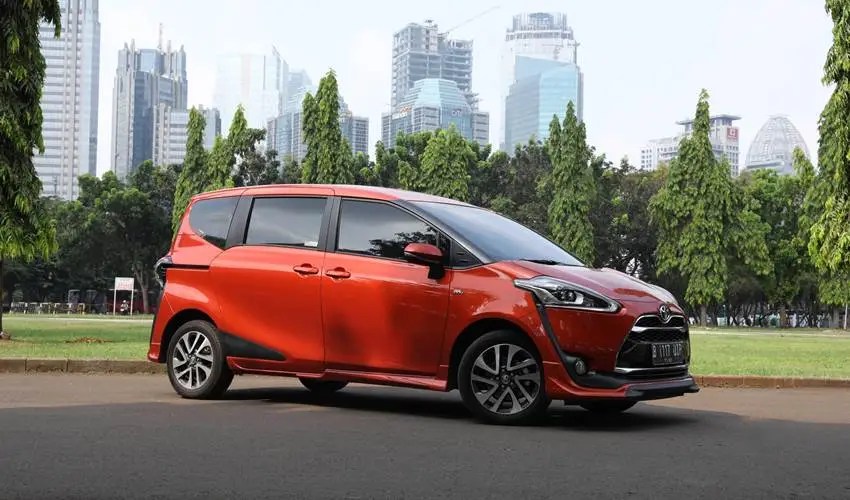 Toyota Sienta Tipe Q. Mengulik Fitur Toyota Sienta Q