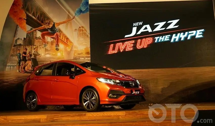 Honda Brio Vs Honda Jazz. Alasan Lebih Pilih Honda Jazz Ketimbang Brio RS di Segmen