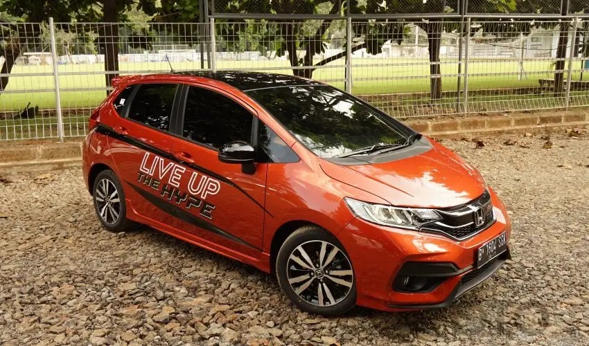 Kelebihan Honda Jazz Rs. Keunggulan Honda Jazz yang Tak Dimiliki Toyota Yaris