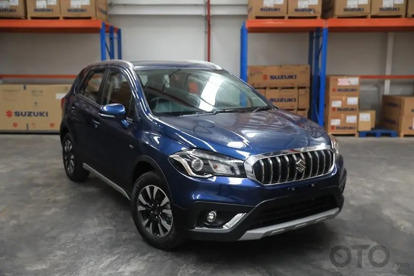 Perbedaan Suzuki Sx4 Dan X Over. Perbedaan Suzuki SX4 S-Cross Versi Indonesia dengan India Dan