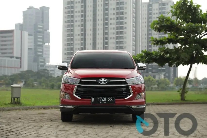 Perbedaan Innova Q Dan Venturer. Pilihan Toyota Kijang Innova Bensin Captain Seat, Venturer atau