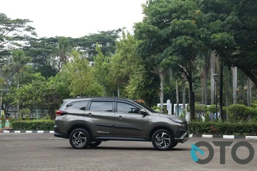 Ban Offroad Untuk Toyota Rush. Cara Berkendara Mobil SUV 4X2 Melintas Medan Off Road Ringan