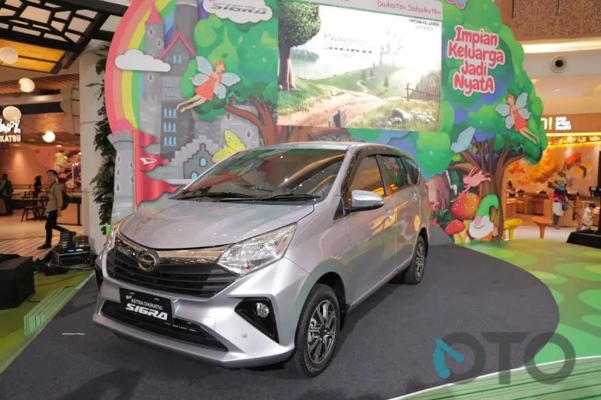 Harga Mobil All New Xenia R Sporty 2017 Wilayah Surabaya. Daihatsu Sigra Anyar vs Xenia Bekas 2017, Pilih Mana?