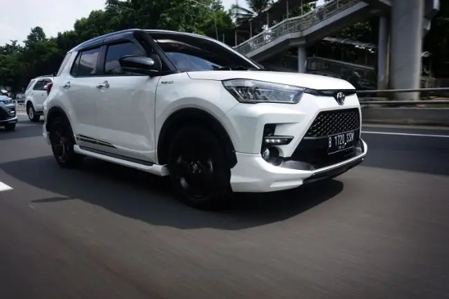 Test Drive Toyota Raize. TEST DRIVE: Toyota Raize 1.0T GR Sport TSS, Suka Sama