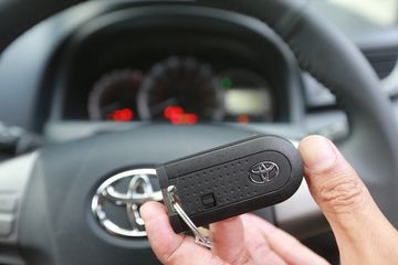 Start Stop Engine Avanza. Remote Keyless Toyota Veloz Mati, Ini Cara Masuk dan Hidupkan