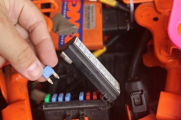 Cara Pasang Sekring Motor. Modifikasi Kelistrikan Wajib Ganti Sekring, Ini Rumus Ganti Sekring