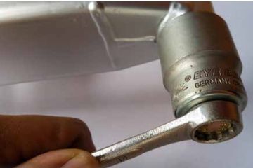 Cara Memasang V Belt Innova Bensin. Ini Alasan Pemasangan Bushing Swing Arm Tidak Boleh Diketok