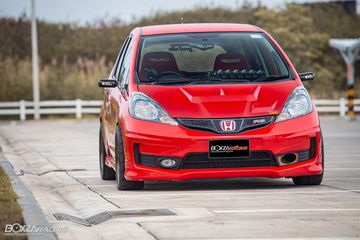 Modifikasi Honda Jazz Merah. Honda Jazz GE8 Warna Merahnya, Samarkan Serat Karbon di