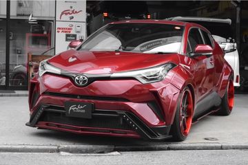 Modifikasi Mobil Warna Merah. Toyota C-HR Tampil Gahar, Warna Merah Marun Plus Body Kit Baru