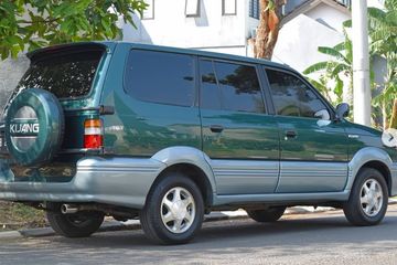 Kijang Krista Vs Innova. Toyota Kijang Krista Langka, Ada 'Konde' Dibelakangnya, Eks