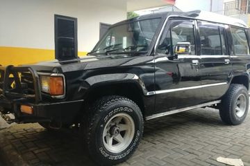 Chevrolet Trooper Diesel 4x4. Chevrolet Trooper LS Hi-Roof 4x4 Bensin, Tenaga Badak dari Versi