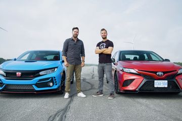 Mobil Civic Type R. Adu Kencang Honda CIvic Type R Lawan Toyota Camry TRD