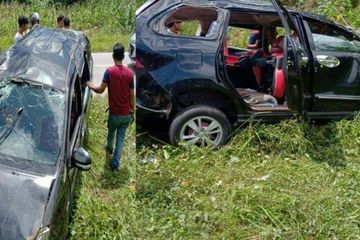 Mobil Avanza Muat 10 Orang. Toyota Avanza Ditumpangi 10 Orang, Koprol Berkali-kali, Bodi