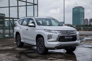 Cara Membuka Pintu Belakang Pajero Sport. Cara Buka Pintu Bagasi Mitsubishi Pajero Sport Terbaru, Pakai Kaki