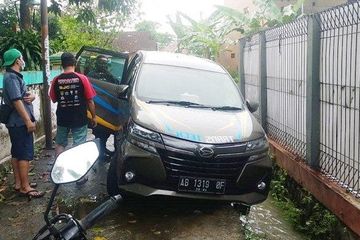 Harga Mobil Xenia Baru Klaten. Warga Dukuh Pondok Mulyo Temukan Daihatsu Xenia Misterius