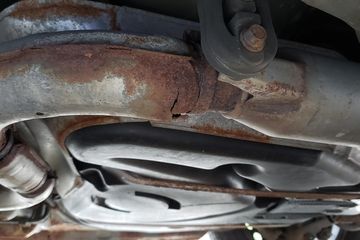 Mobil Bocor Saat Hujan. Knalpot Mobil Potensi Bocor Saat Musim Hujan, Kenali