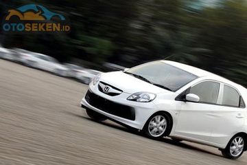 Harga Mobil Bekas Honda Brio 2012. Buat yang Doyan Mobil CBU, Sekarang Harga Honda Brio 2012