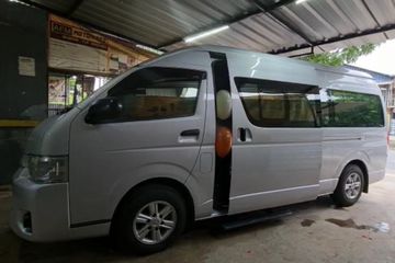 Pintu Alphard Tidak Bisa Otomatis. Sombong ke Toyota Alphard, Pintu Geser HiAce Bisa Dibuat Elektrik