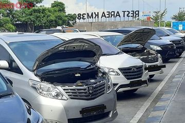 Cara Membuka Kap Mesin Mobil. Mitos Buka Kap Mesin Setelah Perjalanan Jauh Bikin Mesin Cepat